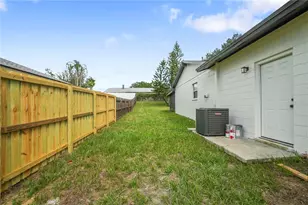1901 Lakeview Dr, Brandon, FL 33511 - Photo 23