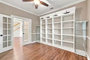 1109 S Pine Lake Dr, Tampa, FL 33612 - Photo 9