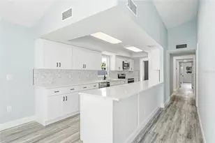 1811 49th Street N, Saint Petersburg, FL 33710 - Photo 9