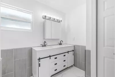 1811 49th Street N, Saint Petersburg, FL 33710 - Photo 23