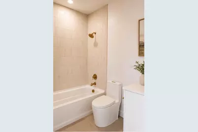 377 13th St N, Saint Petersburg, FL 33705 - Photo 21