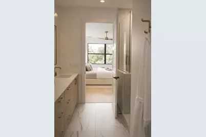 377 13th St N, Saint Petersburg, FL 33705 - Photo 17