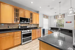 11201 Green Park Cir, Tampa, FL 33626 - Photo 9