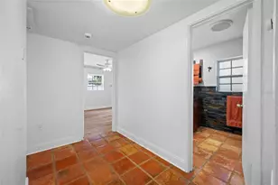 1211 Russell Dr N, Saint Petersburg, FL 33710 - Photo 19