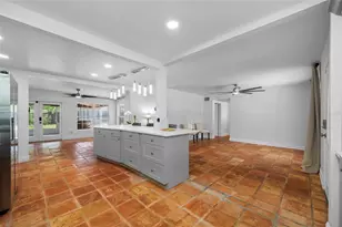 1211 Russell Dr N, Saint Petersburg, FL 33710 - Photo 13