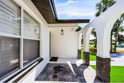 1077 40th Avenue NE, Saint Petersburg, FL 33703 - Photo 5