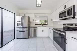 10305 Bramblewood Pl, Tampa, FL 33624 - Photo 5