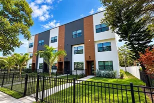 373 13th St N, Saint Petersburg, FL 33705 - Photo 1