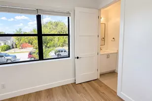 373 13th St N, Saint Petersburg, FL 33705 - Photo 15