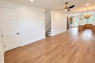 373 13th St N, Saint Petersburg, FL 33705 - Photo 17