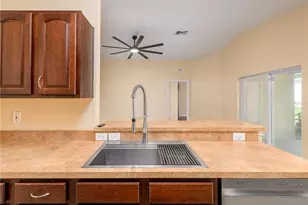 37154 Highland Bluff Cir, Dade City, FL 33523 - Photo 17