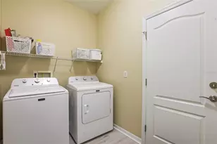 2032 Inverness Greens Dr, Sun City Center, FL 33573 - Photo 19