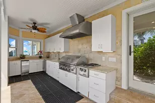 1828 Venetian Point Dr, Clearwater, FL 33755 - Photo 13