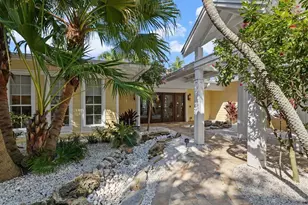1828 Venetian Point Dr, Clearwater, FL 33755 - Photo 3
