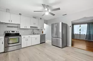 4641 25th Ave N, Saint Petersburg, FL 33713 - Photo 13