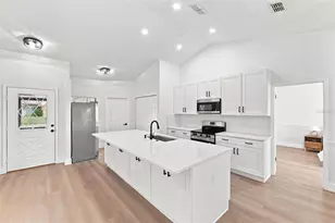 1607 Oak Arbor Ln, Valrico, FL 33596 - Photo 11