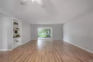 10391 Carrollwood Ln, Tampa, FL 33618 - Photo 5