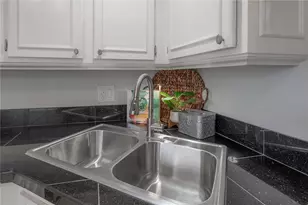 10391 Carrollwood Ln, Tampa, FL 33618 - Photo 15