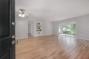 10391 Carrollwood Ln, Tampa, FL 33618 - Photo 3