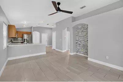 7961 Carriage Pointe Drive, Gibsonton, FL 33534 - Photo 13