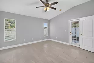 7961 Carriage Pointe Dr, Gibsonton, FL 33534 - Photo 15