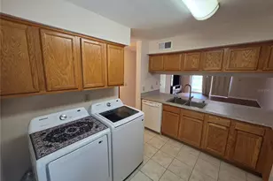 5202 Sunridge Palms Dr, Tampa, FL 33617 - Photo 5