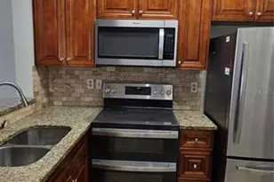 4115 Chatham Oak Ct, Tampa, FL 33624 - Photo 9
