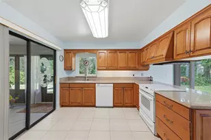 1803 New Bedford Dr, Sun City Center, FL 33573 - Photo 3