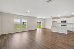 36605 Sagemoor Dr, Zephyrhills, FL 33541 - Photo 3