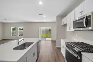 36605 Sagemoor Dr, Zephyrhills, FL 33541 - Photo 15