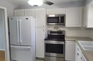 4775 Cove Cir, Saint Petersburg, FL 33708 - Photo 7