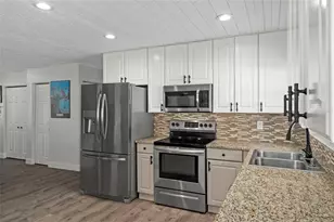 6917 Dunnett Ave N, Saint Petersburg, FL 33709 - Photo 15