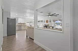 6917 Dunnett Ave N, Saint Petersburg, FL 33709 - Photo 7