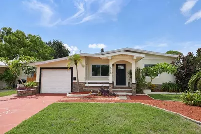 520 83rd Avenue N, Saint Petersburg, FL 33702 - Photo 1