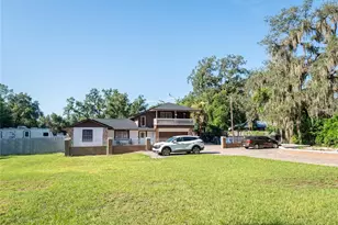 9613 Six Mile Creek Rd, Tampa, FL 33610 - Photo 3