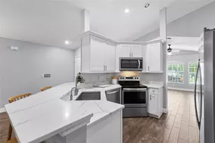 1702 Meadow Oak Ln, Tarpon Springs, FL 34689 - Photo 11