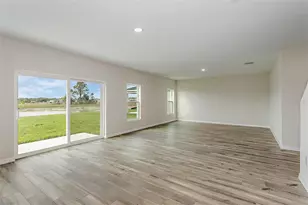 36715 Thornhedge Dr, Zephyrhills, FL 33541 - Photo 3