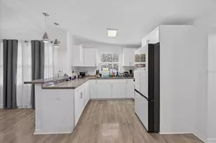 10905 N 22nd St, Tampa, FL 33612 - Photo 13