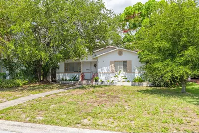 301 24th Avenue N, Saint Petersburg, FL 33704 - Photo 1