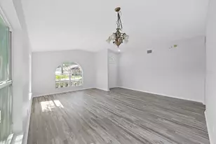 1423 Lake Shore Ranch Dr, Seffner, FL 33584 - Photo 9