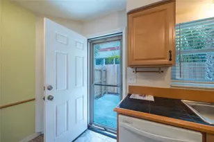 6219 2nd Ave S, Saint Petersburg, FL 33707 - Photo 9