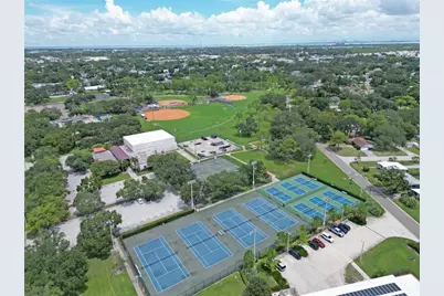 718 Northmoor Avenue N, Saint Petersburg, FL 33702 - Photo 29