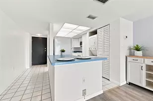 7050 Sunset Dr S, South Pasadena, FL 33707 - Photo 5