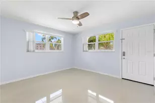 5660 80th St N, Saint Petersburg, FL 33709 - Photo 9
