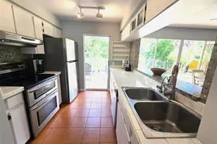 111 Oak Lee Dr, Lutz, FL 33548 - Photo 11