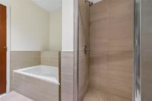 102 N 12th St, Tampa, FL 33602 - Photo 31