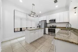 2236 Soho Bay Ct, Tampa, FL 33606 - Photo 5