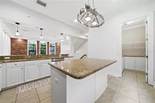 2236 Soho Bay Ct, Tampa, FL 33606 - Photo 9