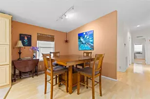 357 Mount Saxon Ave NE, Saint Petersburg, FL 33702 - Photo 9