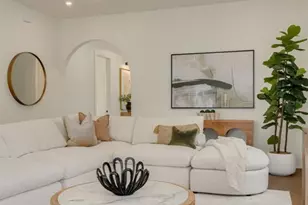 1037 26th Ave N, Saint Petersburg, FL 33704 - Photo 9